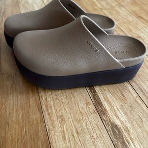 Crocs Dylan Platform Clog in Taupe